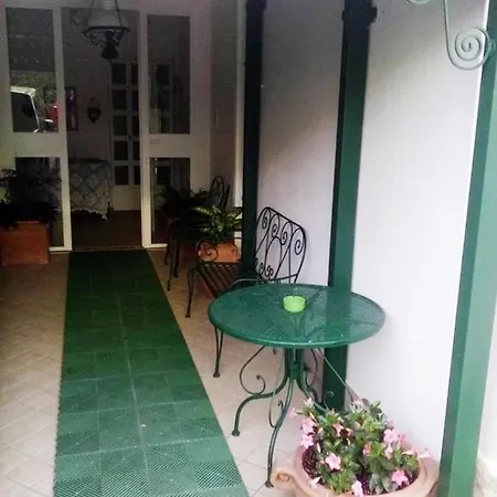 House Bed & Breakfast
